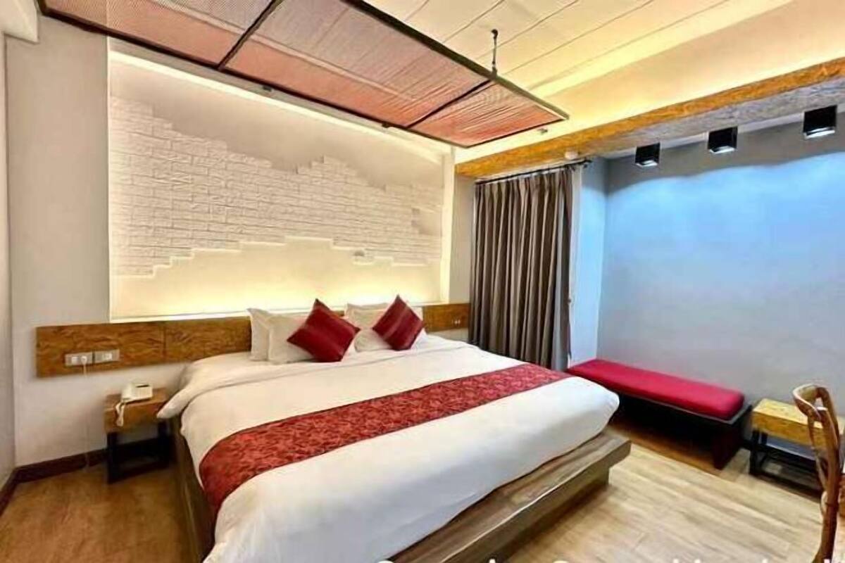 Decoración personalizada, escritorio, cortinas blackout y wifi gratis