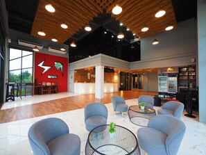 Lobby lounge - PS Sriphu Hotel (Hat Yai)