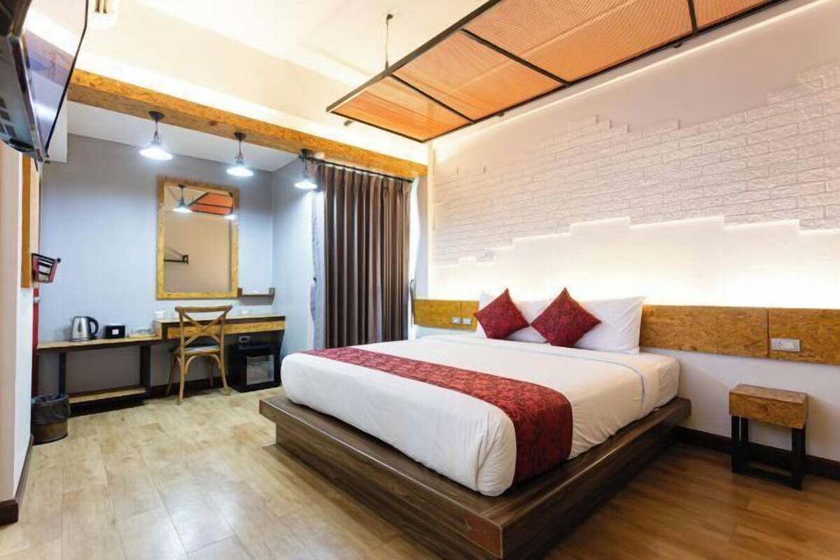 Decoración personalizada, escritorio, cortinas blackout y wifi gratis