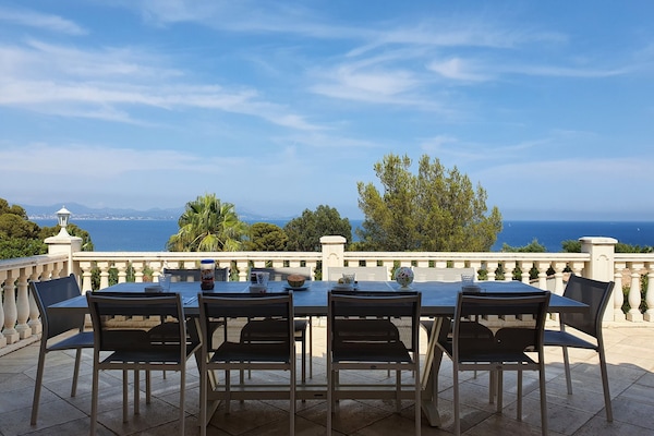 Terrasse vue golfe de Saint Tropez à 180°