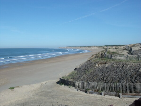 Beach nearby, sun loungers