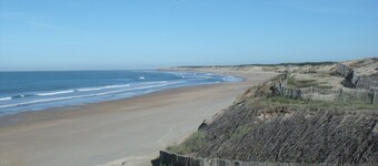 Close to Soulac/sea air-conditioned chalet, heated indoor swimming pool, jacuzzi