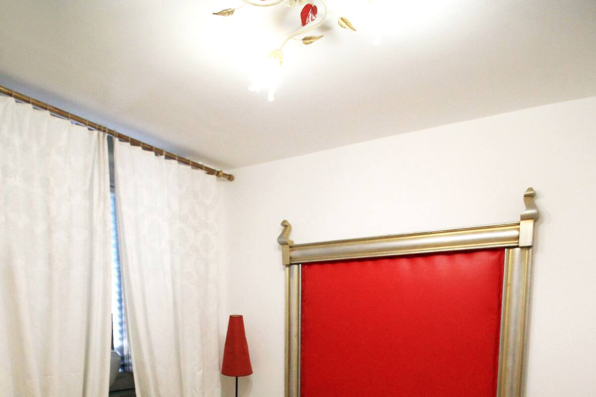 Premium bedding, soundproofing, free WiFi, bed sheets