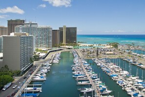 Marina - A Jewel above the Marina - Sleeps 4 w/ Full Kitchen (Honolulu)
