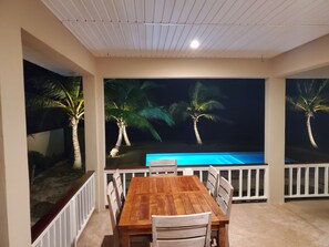 屋外ダイニングエリア