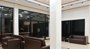 Lobby sitting area - Express Hostel (Bangkok)