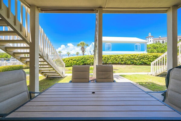 Outdoor dining