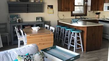 Smart TV, fireplace, DVD player