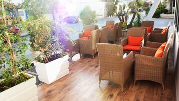 Desayuno buffet todos los dĂas (con cargo)