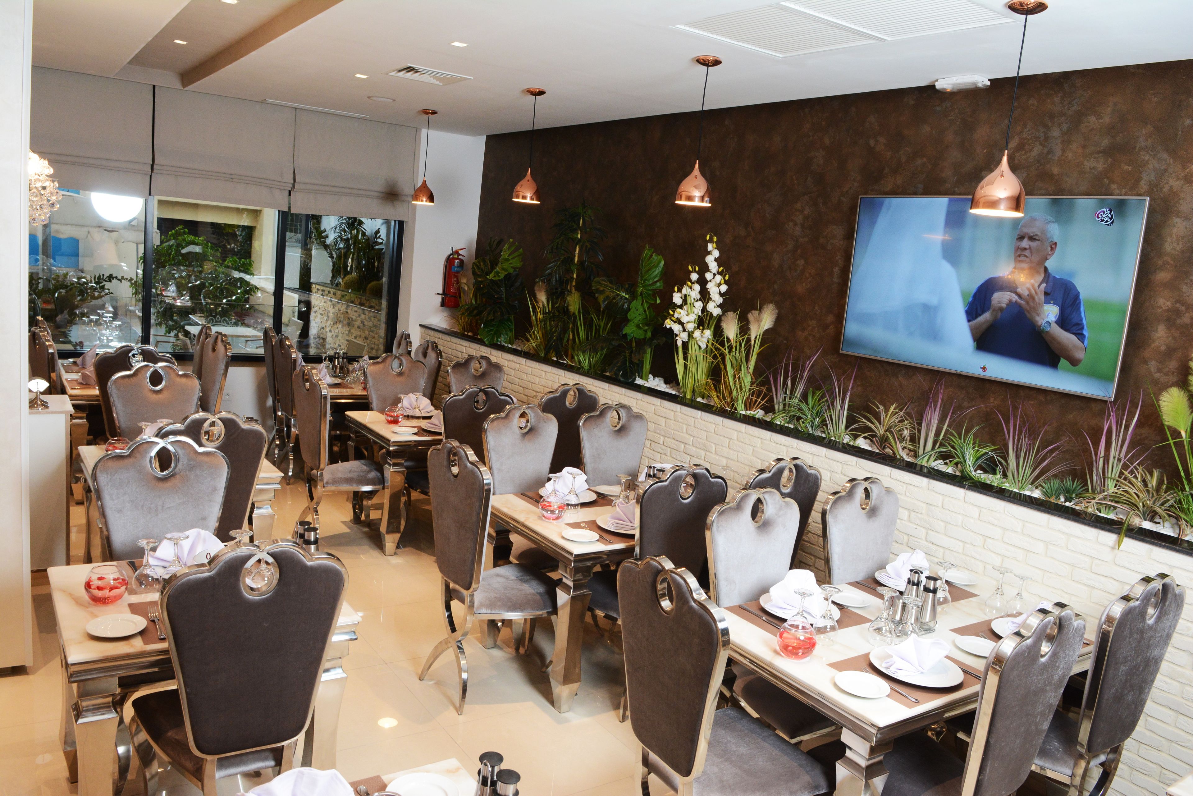 Petit déjeuner, déjeuner et dîner servis sur place