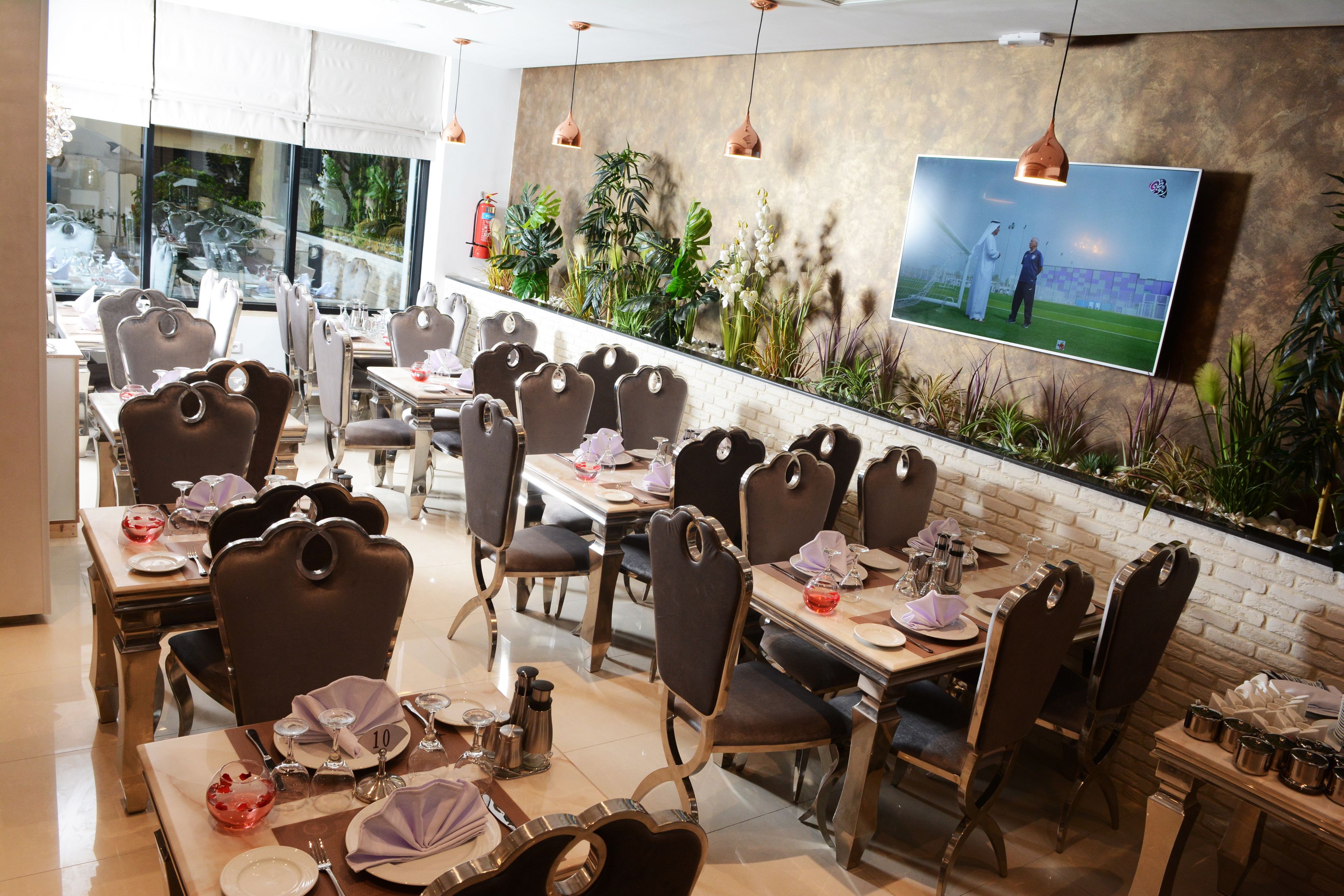 breakfast, lunch and dinner served