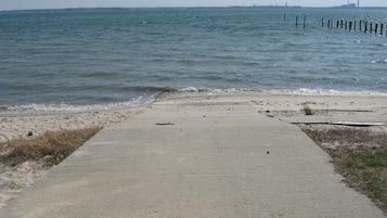 在海滩、沙滩椅