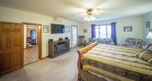 4 bedrooms, desk, iron/ironing board, free WiFi