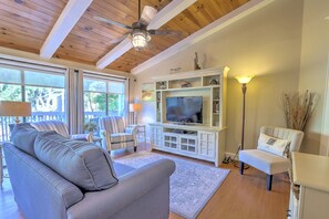 TV - 2407 Lighthouse Tennis - Pool & Tennis On Site! Bike to Beach! Dog Friendly! (Hilton Head Island)