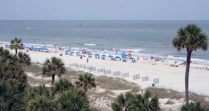 2 makuuhuoneen huvila * allas ja tennis kentällä! Bike rannalle ja Harbourtown Marina!