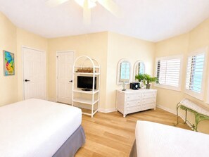 3 bedrooms, iron/ironing board, free WiFi, bed sheets - Pier!! Use a private fishing pier! Direct Gulf View - Pool (Orange Beach)