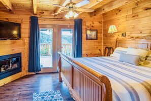 4 bedrooms, iron/ironing board, travel crib, WiFi - 
Breathtaking views, hot tub, game room, fire pit—and that secluded feeling♡♡♡ (Sevierville)