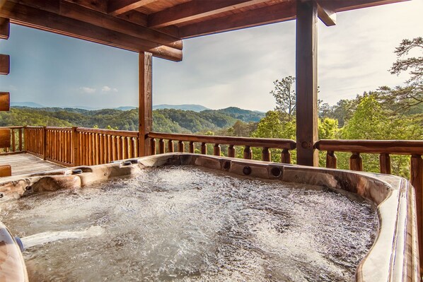 Bañera de hidromasaje al aire libre