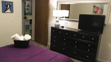 2 bedrooms, desk, iron/ironing board, travel crib