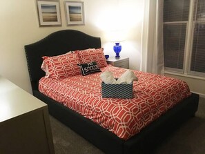 2 chambres, bureau, fer et planche à repasser, lit parapluie