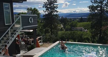 FULLY LICENCED : Private HEATED POOL and hot tub Okanagan valley view