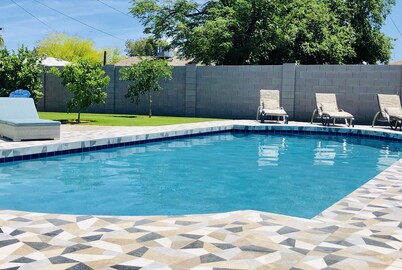 ¡NUEVO! RESORT DE ESTILO DE LUJO Y ELEGANTE! CORAZÓN DE CIUDAD VIEJA! CAMINAR A TODOS! PISCINA TEMPERADA