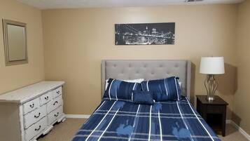 3 bedrooms, desk, iron/ironing board, free WiFi