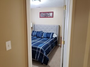 3 habitaciones, escritorio, tabla de planchar con plancha y wifi gratis 