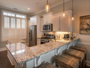 Fridge, microwave, oven, stovetop - Ocean Cottage 104 - Beachy Keen Cottage (Jekyll Island)