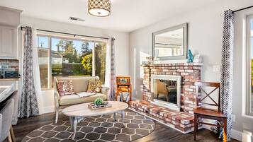 TV connectée, cheminée, baby-foot