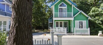 Beautiful Family Cottage in Beachwalk-Grill-AC-Free Wifi-Kids Haven.
