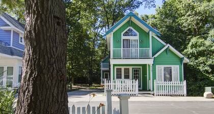 Beautiful Family Cottage in Beachwalk-Grill-AC-Free Wifi-Kids Haven.