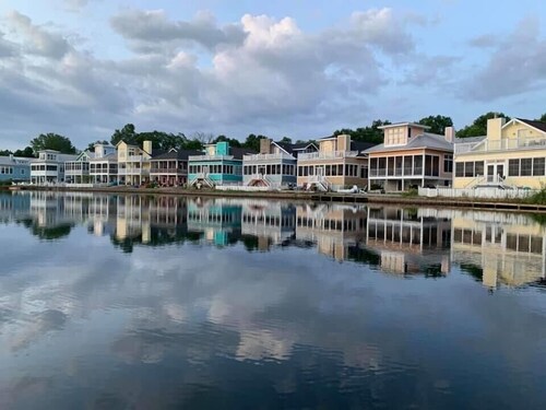 Beautiful Family Cottage in Beachwalk-Grill-AC-Free Wifi-Kids Haven.