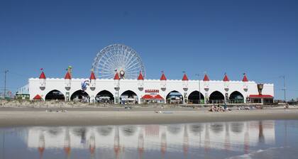 Upscale Condo Located in OC steps away from the beach and boardwalk!