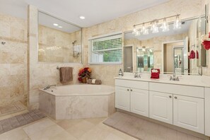Combined shower/tub, hair dryer, towels - Fun for the Whole Family! Pool Table, Heated Pool, Fishing Dock -Villa Serendipity-Roelens Vacations (Cape Coral)
