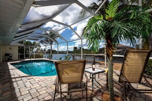 A heated pool - Fun for the Whole Family! Pool Table, Heated Pool, Fishing Dock -Villa Serendipity-Roelens Vacations (Cape Coral)