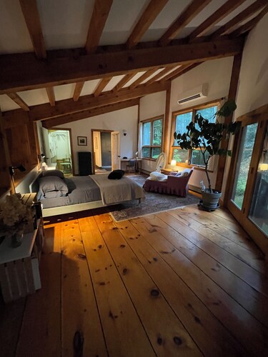 Enjoy the peace & quiet on 40 private acres of secluded forest.