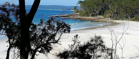 Una playa cerca