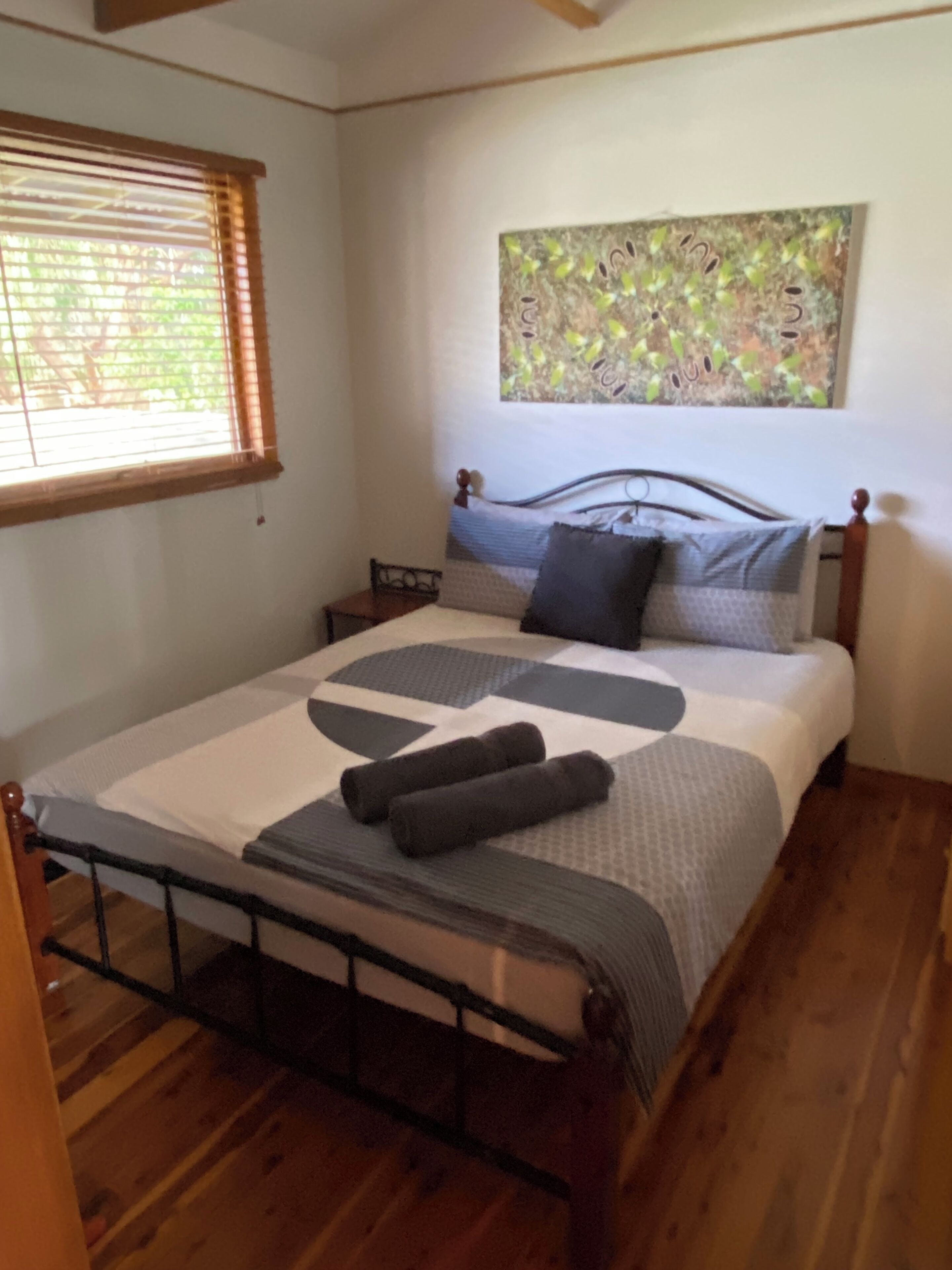 2 bedrooms, iron/ironing board, bed sheets