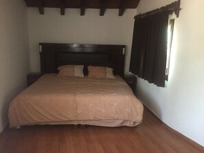 2 bedrooms, Internet, bed sheets, wheelchair access