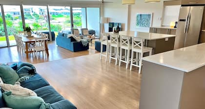 Waterfront Paradise - 6 Bedrooms, Perfect for Large Family Groups