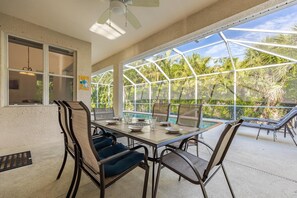 Dining - Pet-friendly Fenced in Yard with Heated Pool- Villa Eagle View - Roelens Vacations (Cape Coral)