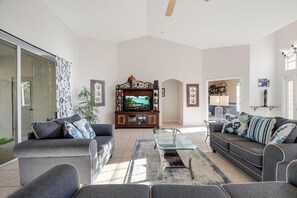 TV, DVD player, books, stereo - Pet-friendly Fenced in Yard with Heated Pool- Villa Eagle View - Roelens Vacations (Cape Coral)