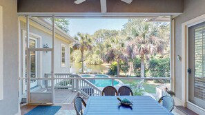 Outdoor dining