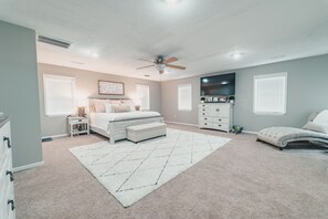 4 bedrooms, iron/ironing board, WiFi, bed sheets