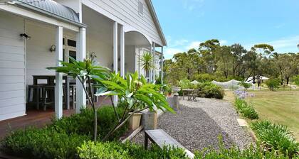 La Sila Homestead on Marrowbone - cutest cottage in the Hunter with killer views