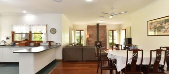 La Sila Homestead on Marrowbone Great Views