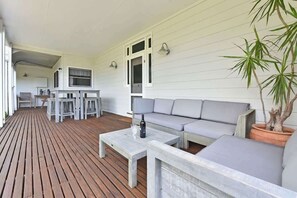 Outdoor dining - La Sila Homestead on Marrowbone Great Views (Pokolbin)