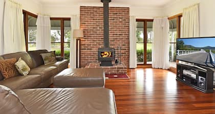 La Sila Homestead on Marrowbone Great Views