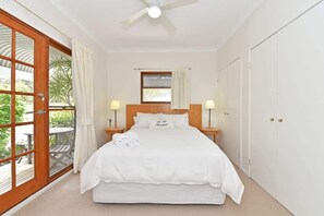 3 habitaciones, tabla de planchar con plancha, wifi y ropa de cama